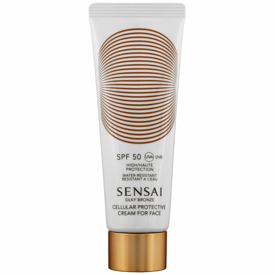 ShiseidoUrban Enviroment UV Protective Cream SPF50, 418,- (annonse) 
Denne fuktbomba er perfekt for bypåske.


Sensai Silky Bronze Cellular Protective Cream For Face SPF50+, 975,- (annonse) 
Denne luksuskremen skal sørge for et silkemykt slør av UV-beskyttelse for ansiktet.

Vi elsker produktene fra Sensai og dette er intet unntak.



Dr. Barbara Sturm Sun Drops fra Skincity, 1.279,- 

Endelig har merket supermodellene elsker kommet til Norge!

Disse edle dråpene har tekstur som et lett serum samtidig som de beskytter huden mot UVA- og UVB-stråler.

Skincitys hudterapaut tipser om at den kan mikse den med fuktighetskremen din!

Denne skulle vi gjerne fått i årets påskeegg.



Dermalogica Solar Defense Booster SPF50 fra Skincity, 529,- 

Denne favoritten fra Dermalogica gir også beskyttelse og fukt. Den passer til alle hudtyper og hudtilstander.

Tips: På Skincity kan du få hjelp av eksperter til å finne de riktige produktene til din hud.