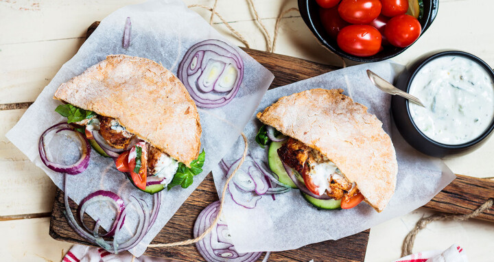 Gyros med tzatziki og pommes frites
