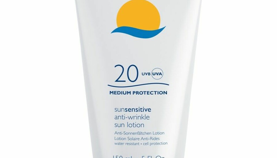 Solkrem fra Clarins, kr 198 (ord.pris 280)

Clarins Dry Touch Sun Care Cream Face med solfaktor 50 er en myk og deilig solkrem som kan brukes både til ansiktet.

Den tilfører fuktighet, beskytter huden, har høy solfaktor, beskytter mot UVA- og UVB-stråling, inneholder antioksidanter og egnet for alle hudtyper.

Solkremen gir en matt finish og duften er eksotisk!

– Et must i strandvesken med andre ord.

 






Solkrem fra Declaré, kr 209 (Ord.pris 299)

Declaré  Sunsentive Anti-Wrinkle Sun  Loition cream er en solkrem med meget høy UVA- og UVB-beskyttelse.

Kremen motvirker aldringstegn som linjer, pigmentflekker og rynker. Den gir rikelig med fuktighet til huden og smelter lett inn i huden!



Solkrem fra Biotherm, kr 172 (Ord.pris 245)

Biotherm Waterlover Sun Milk SPF 50 har høy faktor, kan brukes i ansikt og på kropp, inneholder 'life plankton' og kan brukes av vokse og barn!

– Perfekt for folk med respekt for huden sin, naturen og sjølivet da den er bærekraftig utviklet!



 

Juvena Sunsation Superior Anti-Age Lotion kr 225 (Ord. pris 325)

Denne solkremen gir deg en  intens brunfarge på kort tid! Anti age ingredienser i kombinasjon med innovativ solbeskyttelse, UVA og UVB beskyttelse. Dette er en solkrem som nærer og gir huden massevis av fukt, i tillegg til en dyp og lekker brunfarge.  Og duften er også magisk av mandarin, bergamot, jasmin og vanilje..