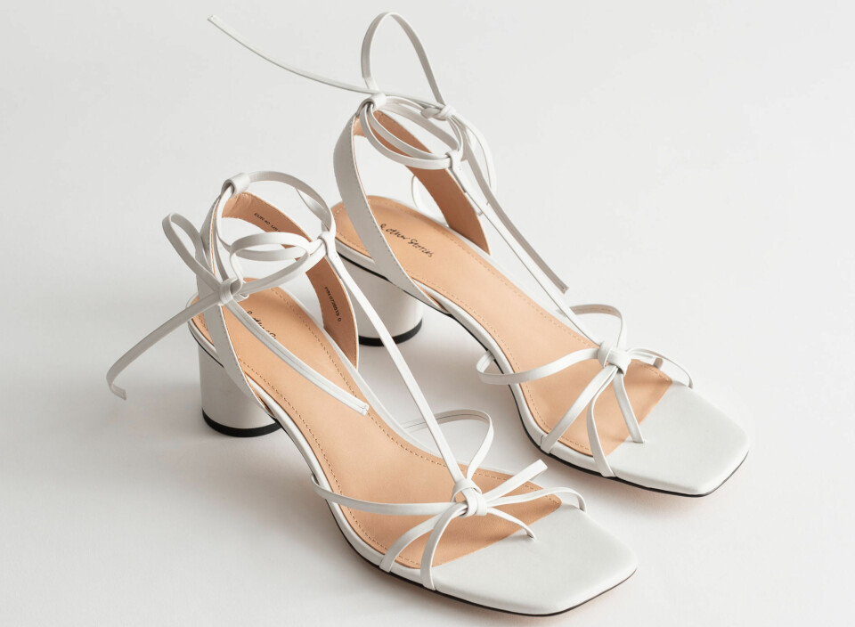 – Minimalistiske, geometriske former gir denne sandalen et moderne uttrykk, sier Aiken.