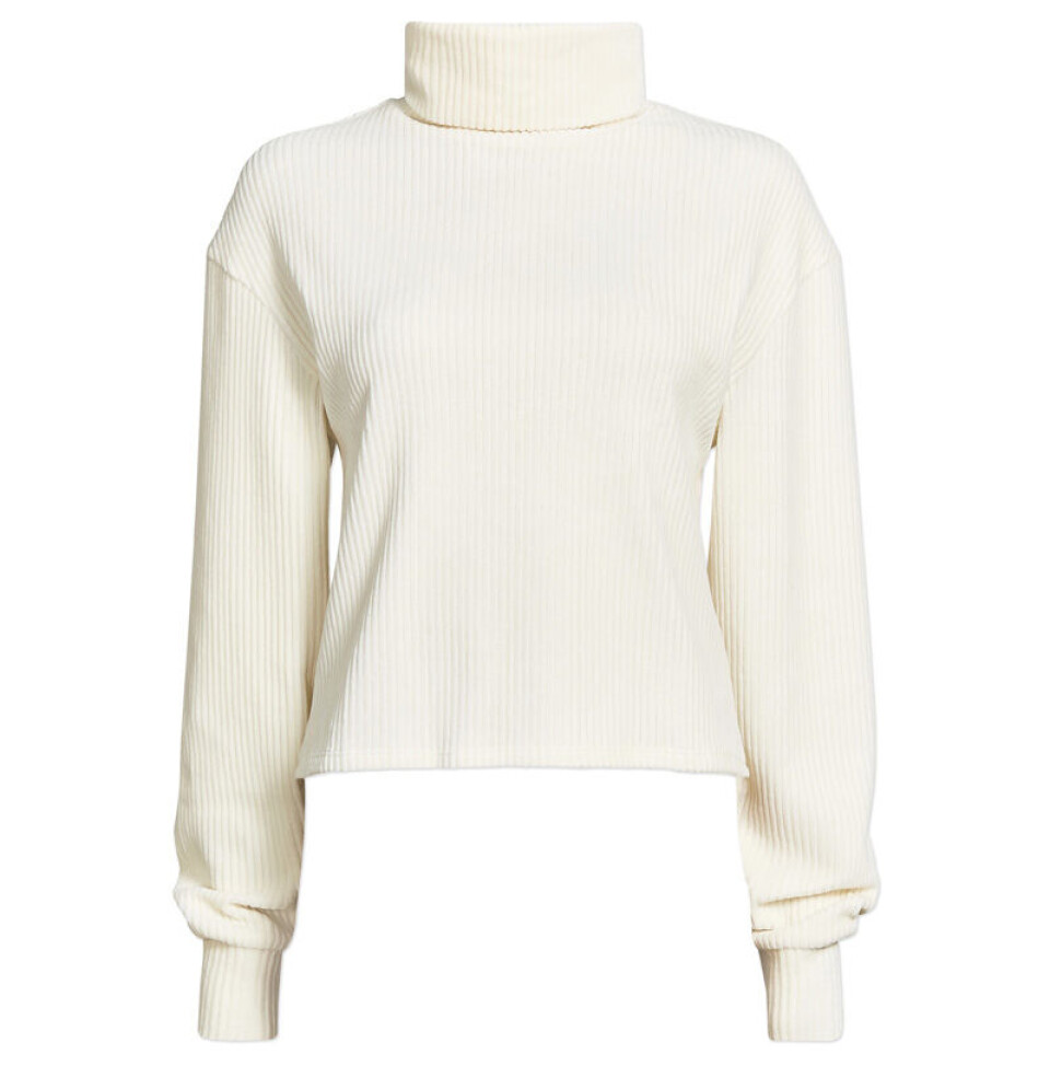 Støvletter fra Gucci, ca kr 10 000. Veske fra Celine, kr 24 900. Skinnskjorte fra Ganni, kr 4100. Skinnskjørt fra Ganni, kr 4499.
Gå for et skinnantrekk i duse behagelige fargetoner som passer sammen. Beige, karamell og mosegrønt er lekkert sammen.
Tips! Kombiner gjerne looken med en pologenser for et mer sofistikert utrykk som bryter opp skinnet litt.
Pologenser fra Bik Bok, kr 199.
Stylingtips 2 - Burgunder
Skinnbluse fra Gestuz, kr 2599. Skinnskjørt fra Gestuz, kr 1919.
En bluse med skulderputer og et skjørt med belte i midjen, gir deg en fin figur. Dette antrekket kan sprites opp med et par lekre ankelstøvletter og noen fine strømpebukser.
Burgunder er en lekker og klassisk farge du kan ha i garderoben din lenge! Og skinnplaggene fra Gestuz er en favoritt hos ELLE-redaksjonen hver sesong.
Styplingtips 3 - Shiny skinn
Skinnskjorte fra Scotch & Soda, kr 2450. Skinnbukse fra Scotch & Soda, kr 2590.
Dette settet fra Scotch & Soda i slangeprint, er så kult! Og vi elsker fargen og materialet. Settet er superkult sammen, men også fint å kombinere med andre ting.
Skinnbuksa ville vi kombinert med en hvit skjorte eller en lys strikkegenser og skinnskjorta er kul med er par sorte skinnbukser til eller et par slitte jeans. Støvletter fra Gucci, ca kr 10 000. Veske fra Celine, kr 24 900. Skinnskjorte fra Ganni, kr 4100. Skinnskjørt fra Ganni, kr 4499.
Gå for et skinnantrekk i duse behagelige fargetoner som passer sammen. Beige, karamell og mosegrønt er lekkert sammen.
Tips! Kombiner gjerne looken med en pologenser for et mer sofistikert utrykk som bryter opp skinnet litt.
Pologenser fra Bik Bok, kr 199.
Stylingtips 2 - Burgunder
Skinnbluse fra Gestuz, kr 2599. Skinnskjørt fra Gestuz, kr 1919.
En bluse med skulderputer og et skjørt med belte i midjen, gir deg en fin figur. Dette antrekket kan sprites opp med et par lekre ankelstøvletter og noen fine strømpebukser.
Burgunder er en lekker og klassisk farge du kan ha i garderoben din lenge! Og skinnplaggene fra Gestuz er en favoritt hos ELLE-redaksjonen hver sesong.
Styplingtips 3 - Shiny skinn
Skinnskjorte fra Scotch & Soda, kr 2450. Skinnbukse fra Scotch & Soda, kr 2590.
Dette settet fra Scotch & Soda i slangeprint, er så kult! Og vi elsker fargen og materialet. Settet er superkult sammen, men også fint å kombinere med andre ting.
Skinnbuksa ville vi kombinert med en hvit skjorte eller en lys strikkegenser og skinnskjorta er kul med er par sorte skinnbukser til eller et par slitte jeans.