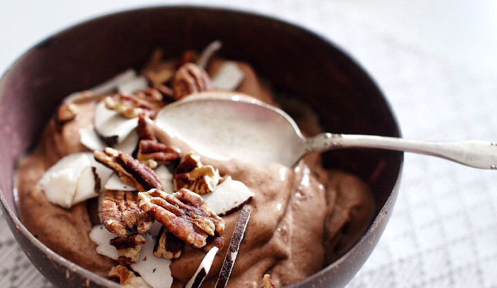 Deilig og sunn sjokobanan-is