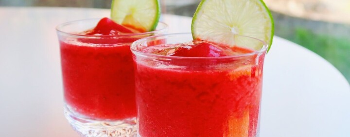 FROZEN KOMBUCHA STRAWBERRY DAIQUIRI MOCKTAIL