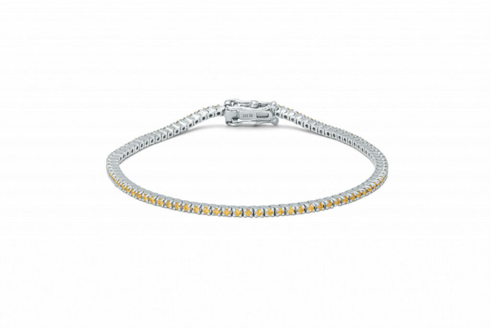 Tennisarmbånd i hvitt gull med gule diamanter fra Kolours Jewelry, kr 32.000.