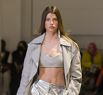 Spottet på catwalken i København: metallisk sølv