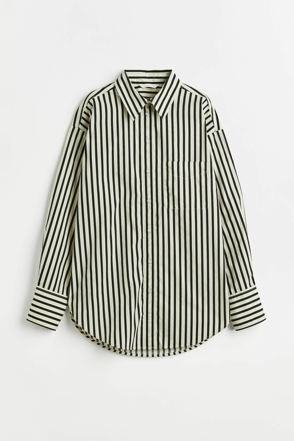 Skjorte med striper fra H&M, 199,- (annonse)

Brun skjorte fra Arket, 590,- (annonse)
Brunt er en av sesongens hotteste farger – også for interiøret.

Stripete skjorte fra HOPE, 1899,- (annonse)
Det blir ikke mer klassisk enn den blå/hvite, stripete skjorta. Dette er snarveien til chic eleganse, og et av garderobens sikreste kort.

Oversized skjorte fra H&M, 249,- (annonse)

Skjorte med hundetannsmønster fra H&M, 299,- (annonse)
Hundetannsmønster passer perfekt nå som høsten er her!

Stripete skjorte fra Arket, 690,- (annonse)
Vi får aldri nok av striper...

Skjorte fra Isabel Marant Etoile, 2869,- på salg (annonse)

Stripete skjorte fra H&M, 399,- (annonse)
Lilla er superfint mot alle høstens farger, som brunt, kamel og beige. 

Skinnskjorte fra H&M, 2999,- (annonse)
To favoritter i ett og samme plagg: Oversized skjorte og skjortejakka! Denne kan brukes lag-på-lag med deilig kasjmir og pologenser gjennom hele høsten og vinteren.