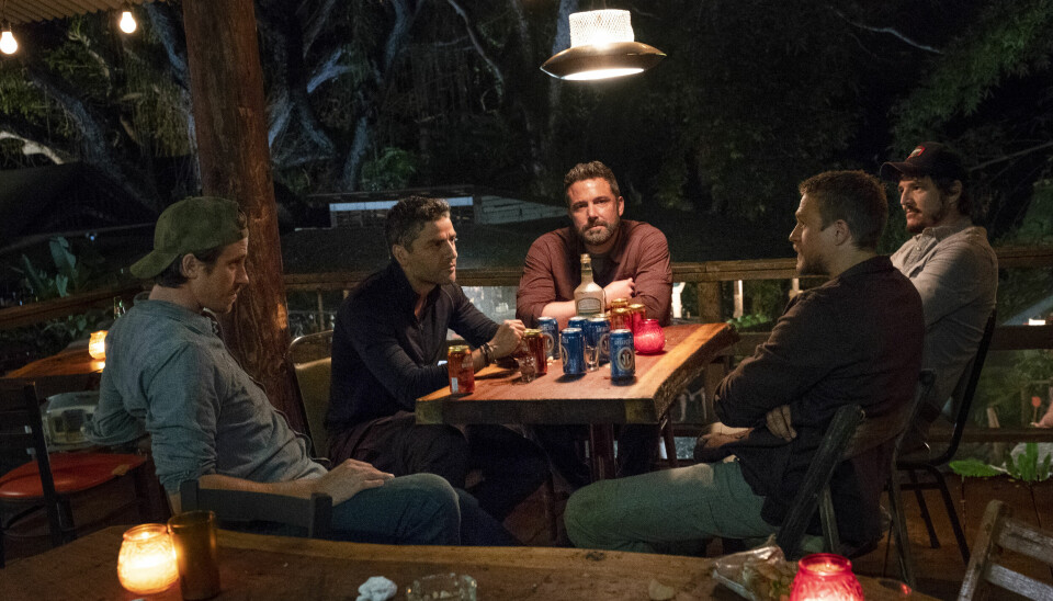 TRIPLE FRONTIER (2019) med Garrett Hedlund ('Ben'), Oscar Isaac ('Pope'), Ben Affleck ('Redfly'), Charlie Hunnam ('Ironhead') og Pedro Pascal ('Catfish').