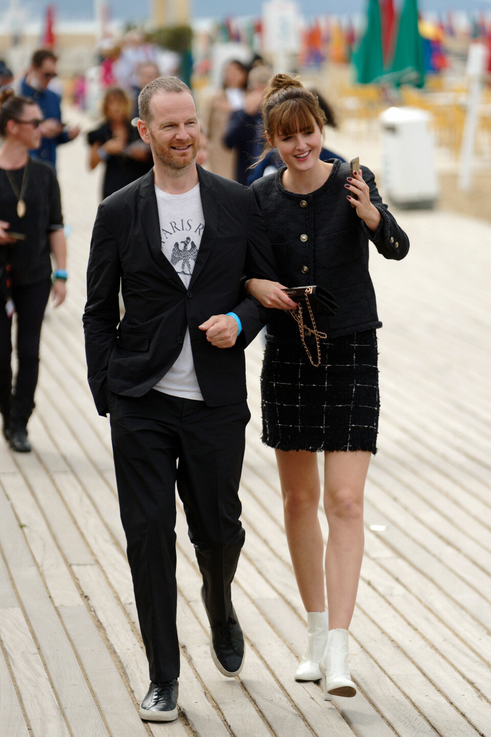 DEAUVILLE, FRANCE - SEPTEMBER 10: Norway's actress Renate Reinsve and Norway's film director Joachim Trier psoe on the beach after the screening of  the movie "Julie (En 12 Chapitres)" during the 47th Deauville American Film Festival on September 10, 2021 in Deauville, France. (Photo by Sylvain Lefevre/WireImage)