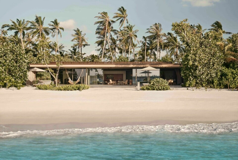 Patina Maldives er enda et av våre foretrukne hoteller. Designet av den verdenskjente arkitekten til Studio MK27, Marcio Kogan, som er kjent for sin karakteristiske stil med langstrakte, boksformede villaer, som skaper et unikt utseende og umiddelbart vekker oppmerksomhet. Det er også på Patina Maldives du finner den dyreste kunstutstillingen på Maldivene. På kvelden lyser det opp og skaper en helt spesiell atmosfære og opplevelse.