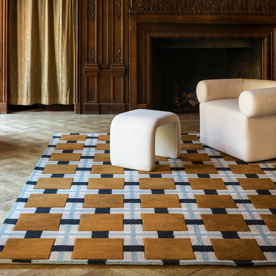 Skap kontraster med tekstiler og møbler med mønster