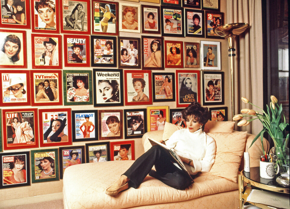 Joan Collins i sitt hjem i Beverly Hills, California i november 1995.