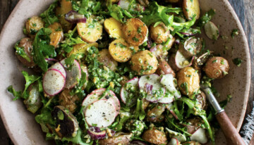 Lun potet-og gresskarsalat med ruccoladressing