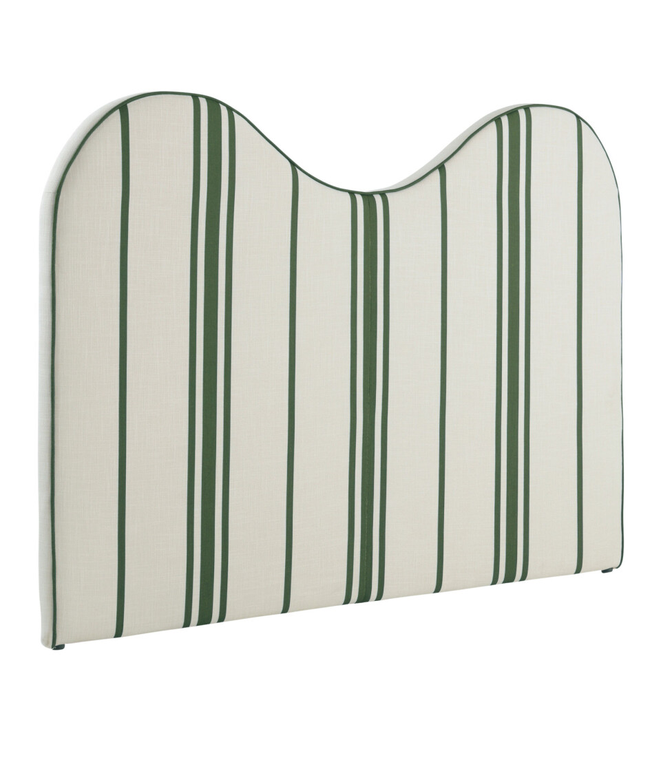 Dette gir soverommet følelsen av luksus stripete sengegavl