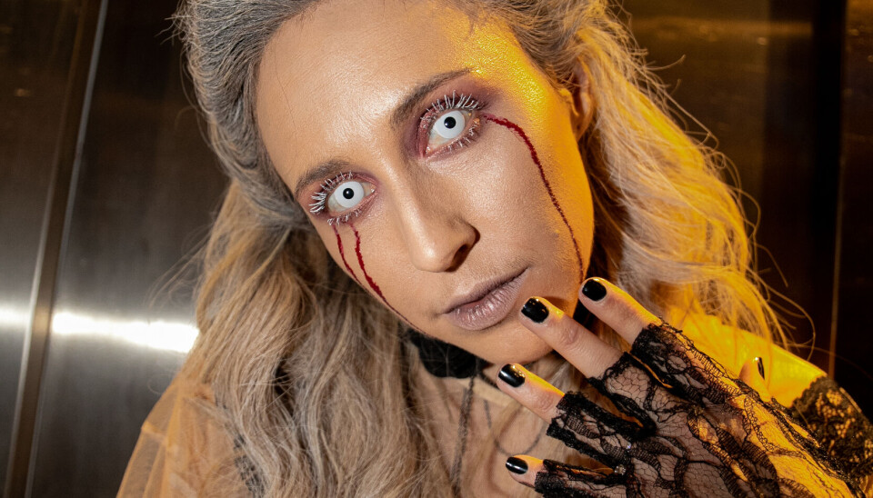 LYKOs markedssjef Aleksandra Dybdal Holte i full Halloween-kostyme.