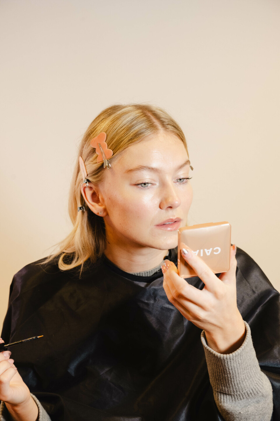 Astrid S er ny ambassadør for CAIA Cosmetics