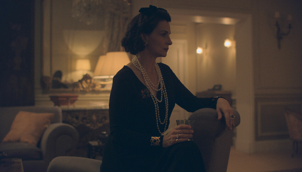 Juliette Binoche som Gabrielle «Coco» Chanel i The New Look.