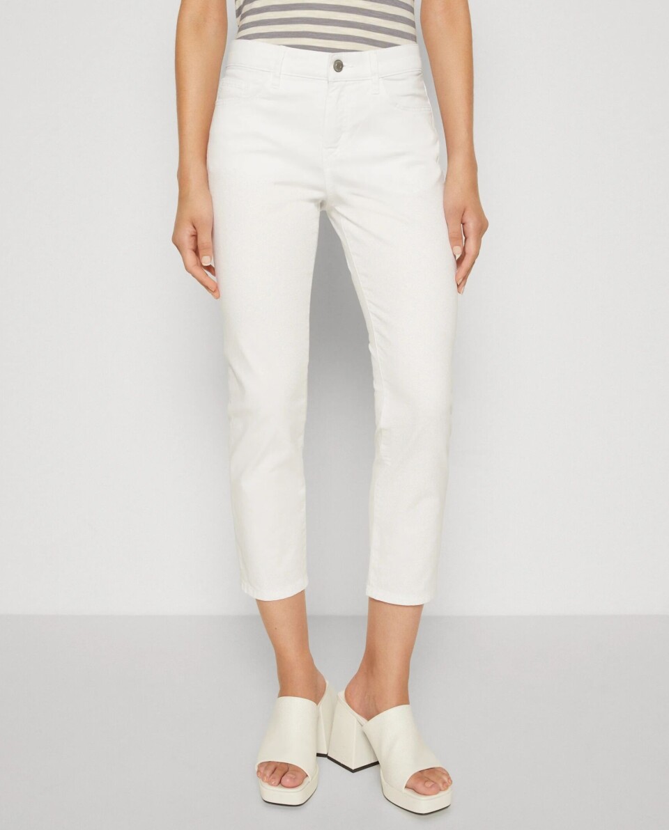 Hvite capribukser fra Esprit, kr 579 hos Zalando.