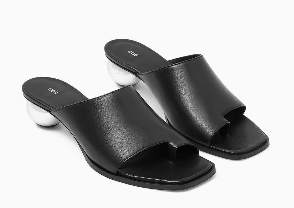 Sandaler med runde, små hæler fra COS, kr 2050 (annonselenke)