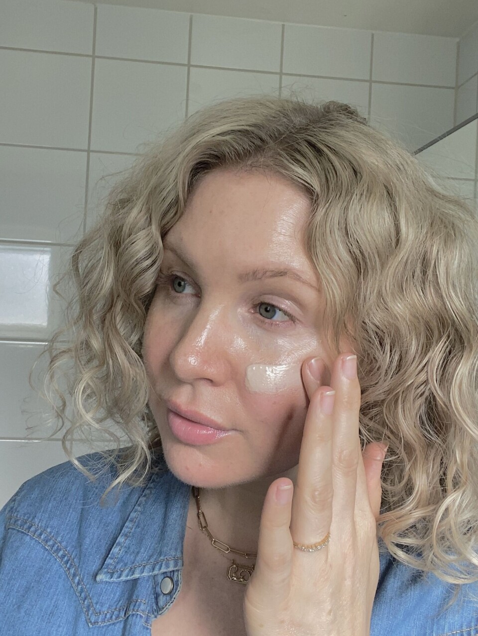 I baderomshyllen til Cathrine Stabel AKA «Helt Krem»