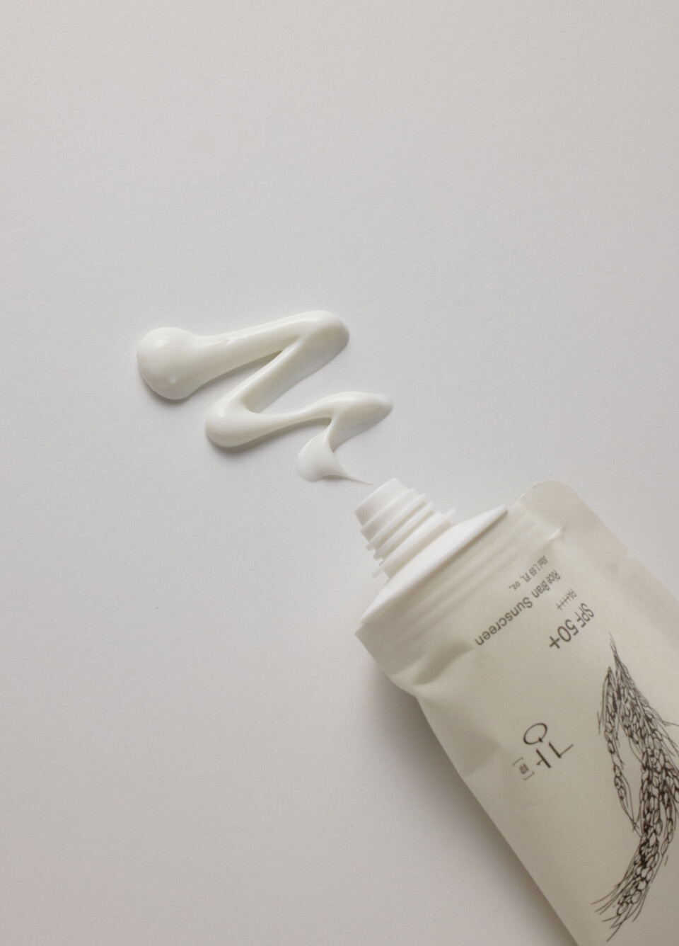 Solkremen SPF50+ fra House of Dohwa kommer i en fresh, minimalistisk innpakning.