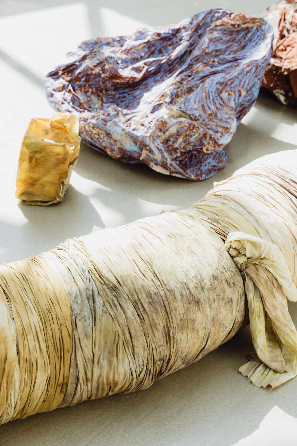 SVA MARGA består av verk fra består av verk fra Kachun Lay, Grete Riseng, Jenny Ueland, Jan Christensen, Marthe Kampen, Ragnhild Aarvik, Rebecca Jafari, Kristine Eikrem, Eva Hansen Sjøvold, Frida Maureen Hultberg, Kim Andreas Roland Berger, Per Øyvind Skjærvold, Johanne Nyborg, Sofie Brønner og Falk.