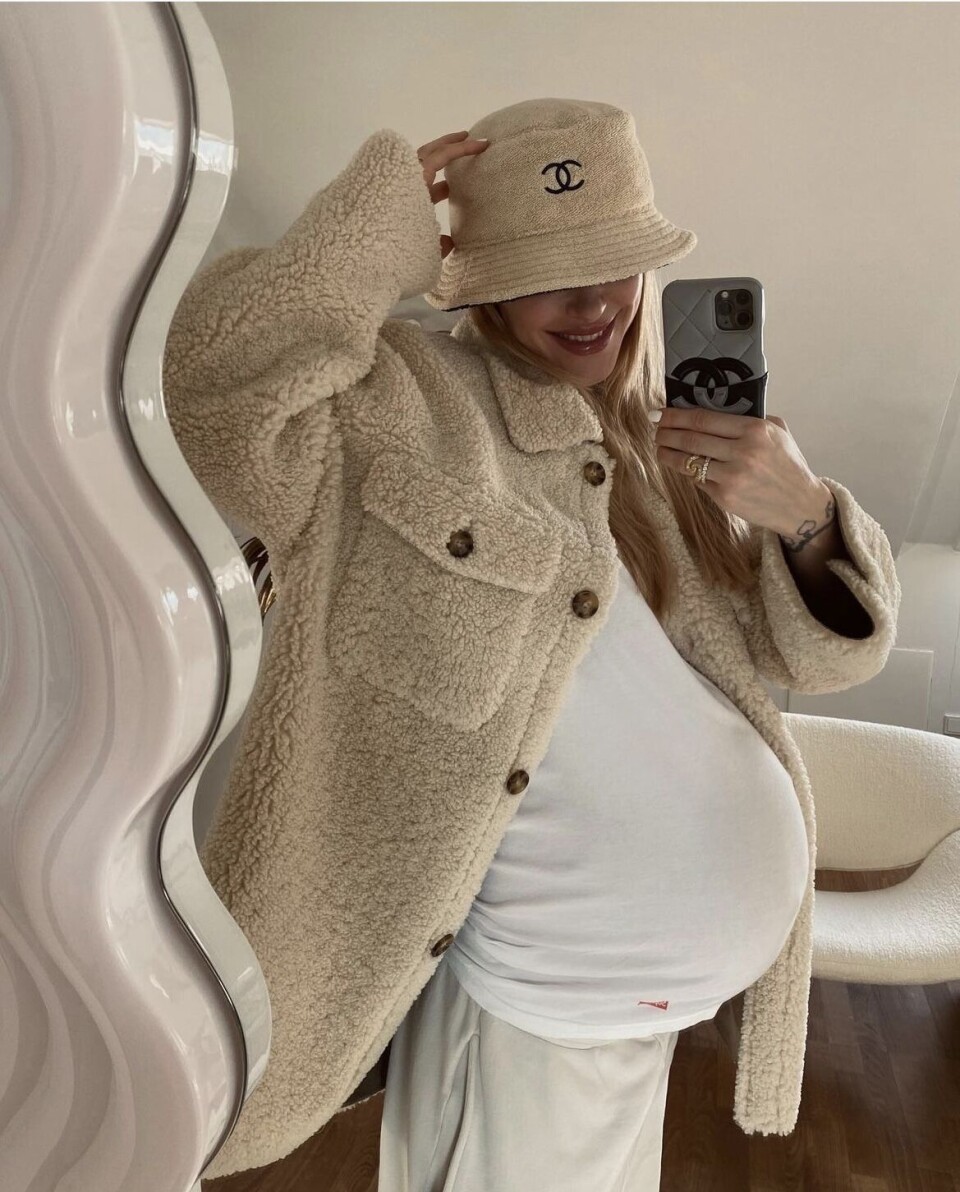 Slik kler du din voksende baby bump