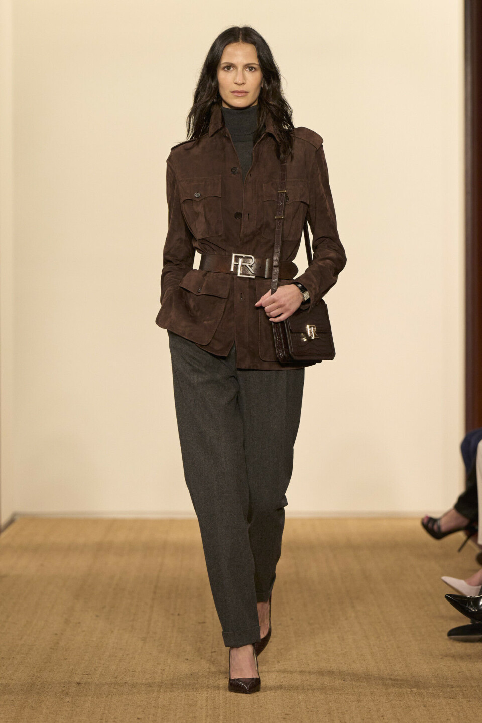 Ralph Lauren viser her – som alltid – en superklassisk look med en helt rå skinnjakke.