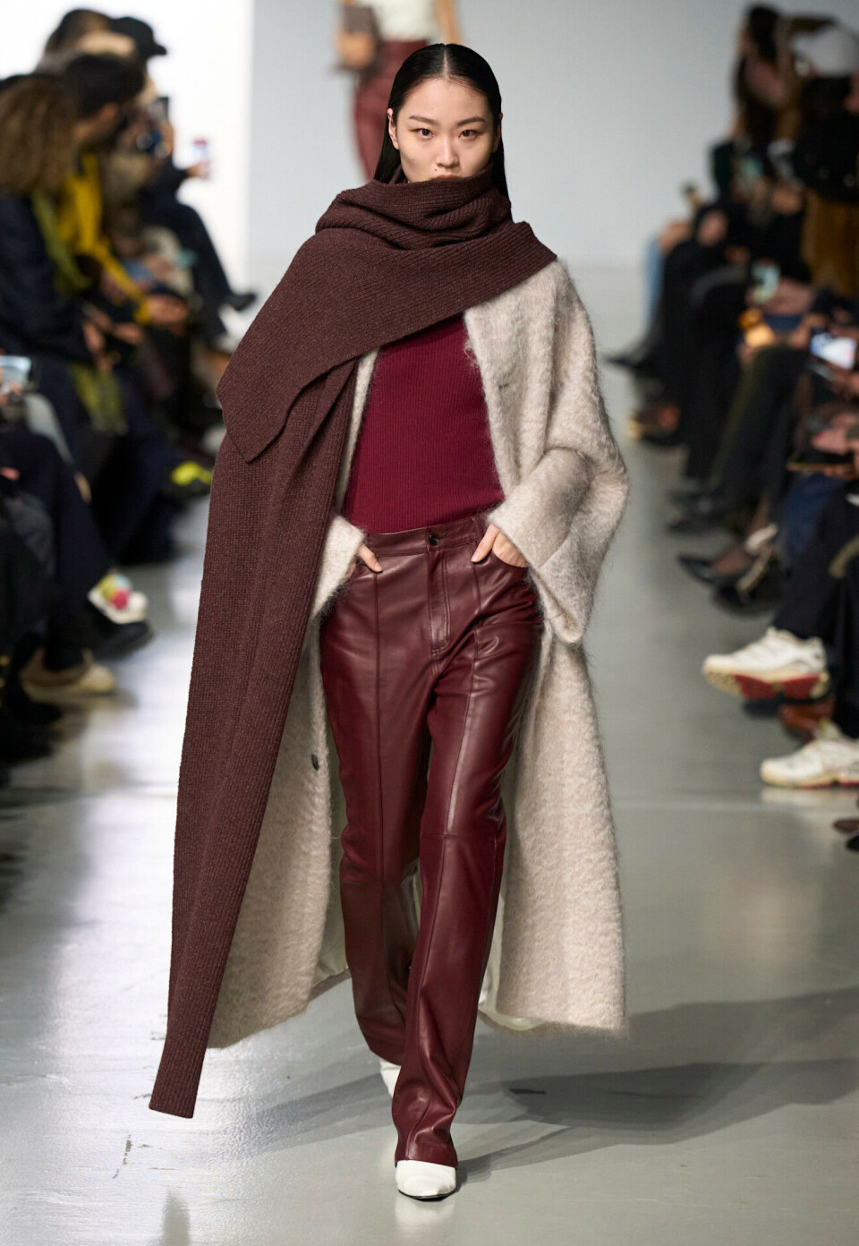 Trend: Burgunderfarget skinn