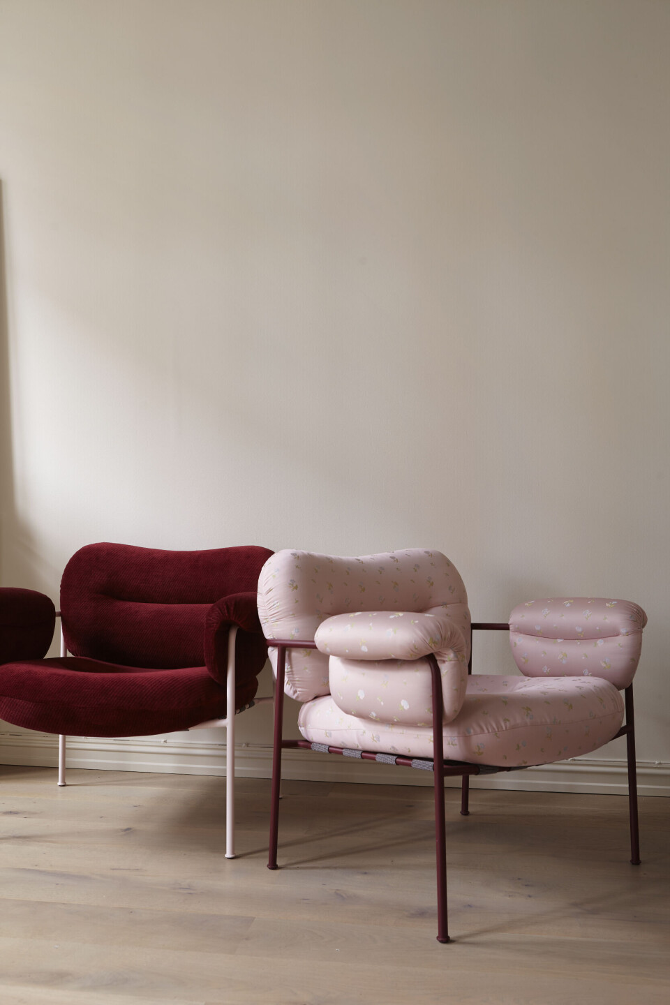 Bollo-stolen, designet av Andreas Engesvik for Fogia har blitt en enorm suksess. Her i farger fra Alcro x ELLE-kolleksjonen.