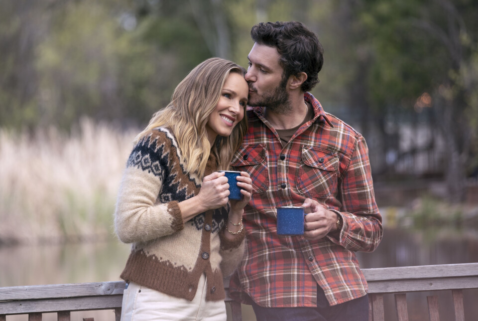 God stemning mellom Joanne (Kristen Bell) og Noah (Adam Brody).