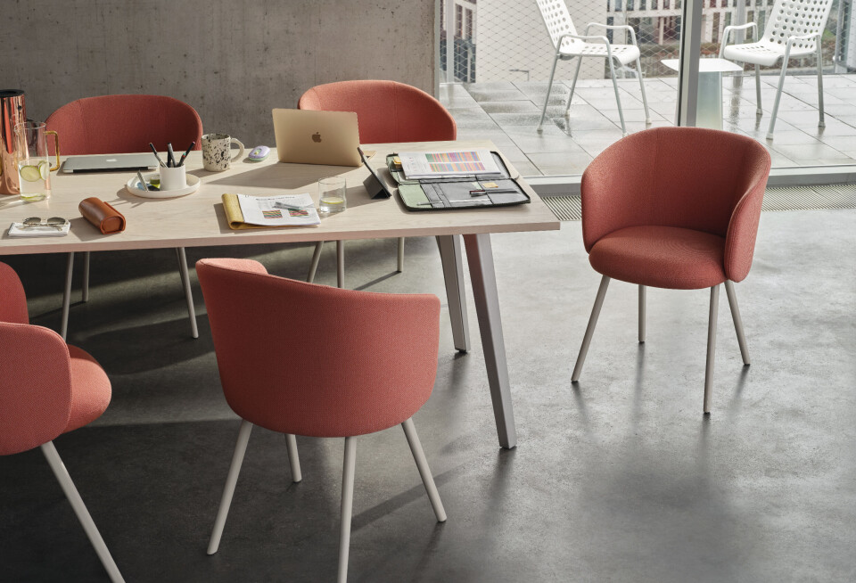 Ifølge Jay Osgerby er stoler så mye mer enn et objekt - og en av de mest fundamentale møblene vi har.