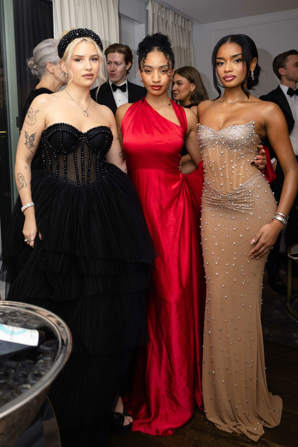 Lottie Moss (halvssøsteren til Kate Moss), Lyrics Mariah Heard og Kenza Boutrif på H&M Pre-party.