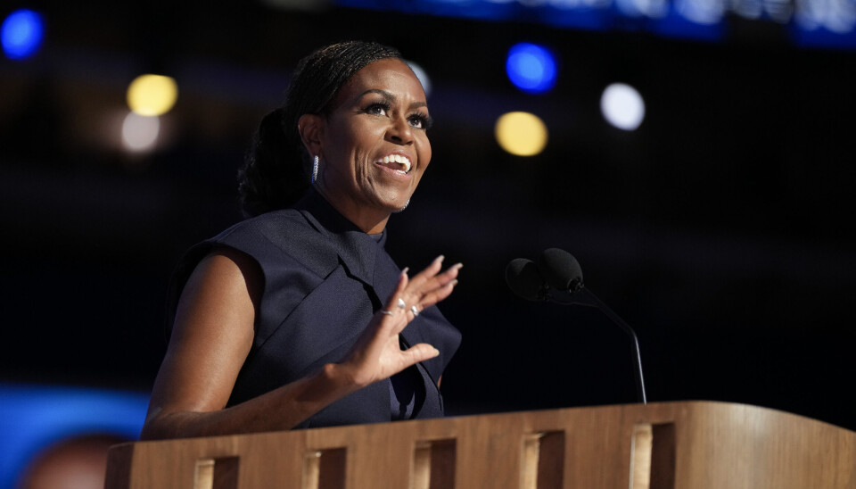 Gloria Steinem mente at nøkkelen til frigjøring var å øke selvtilliten. Kvinner som fremstår som selvsikre sees ofte på som sterke - for eksempel Michelle Obama.