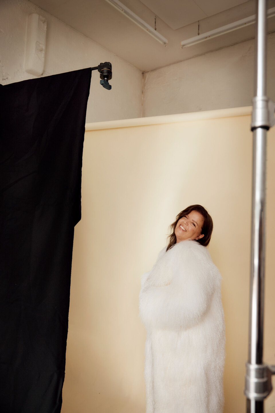 – Det fine med Tommy er at han ofte sier, hvis han skal gå et sted, at «jeg kommer tilbake». Eller hvis han skal et sted uten dekning, så sender han melding i forkant og sier at «nå er jeg uten dekning en stund, så hvis jeg ikke tar telefonen, så er det derfor». Så han har nok skjønt et eller annet, forteller Else.Saueskinnskåpe fra Envelope 1976.