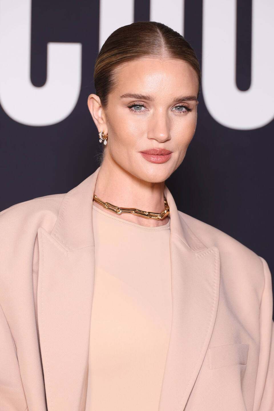 Rosie Huntington-Whiteley velger vann som et av sine viktigste «skjønnhetselixirer».