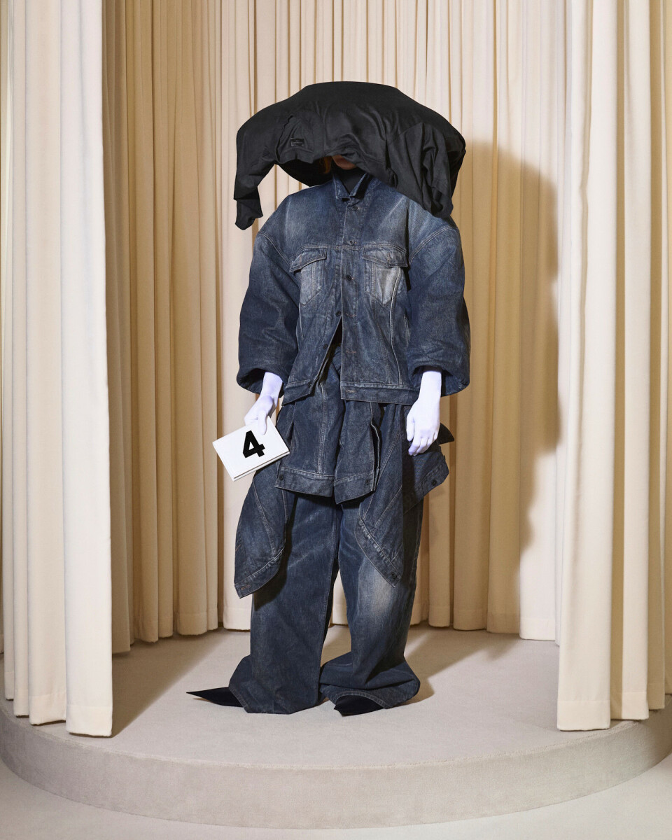 Balenciaga gjør seg gjeldende i Haute Couture-verdenen igjen (heldigvis) under Demna, etter en lang pause.