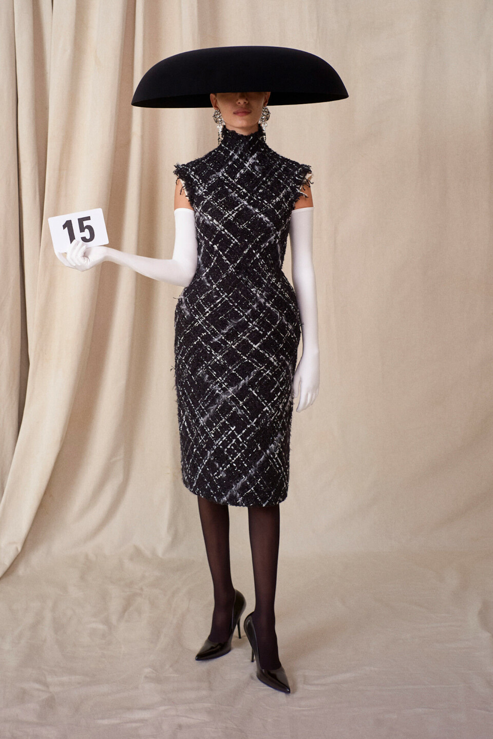 Balenciaga gjør seg gjeldende i Haute Couture-verdenen igjen (heldigvis) under Demna, etter en lang pause.