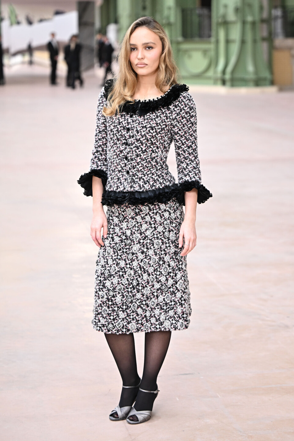 Lily-Rose Depp under Chanel Haute Couture Spring-Summer 2025-showet i januar.