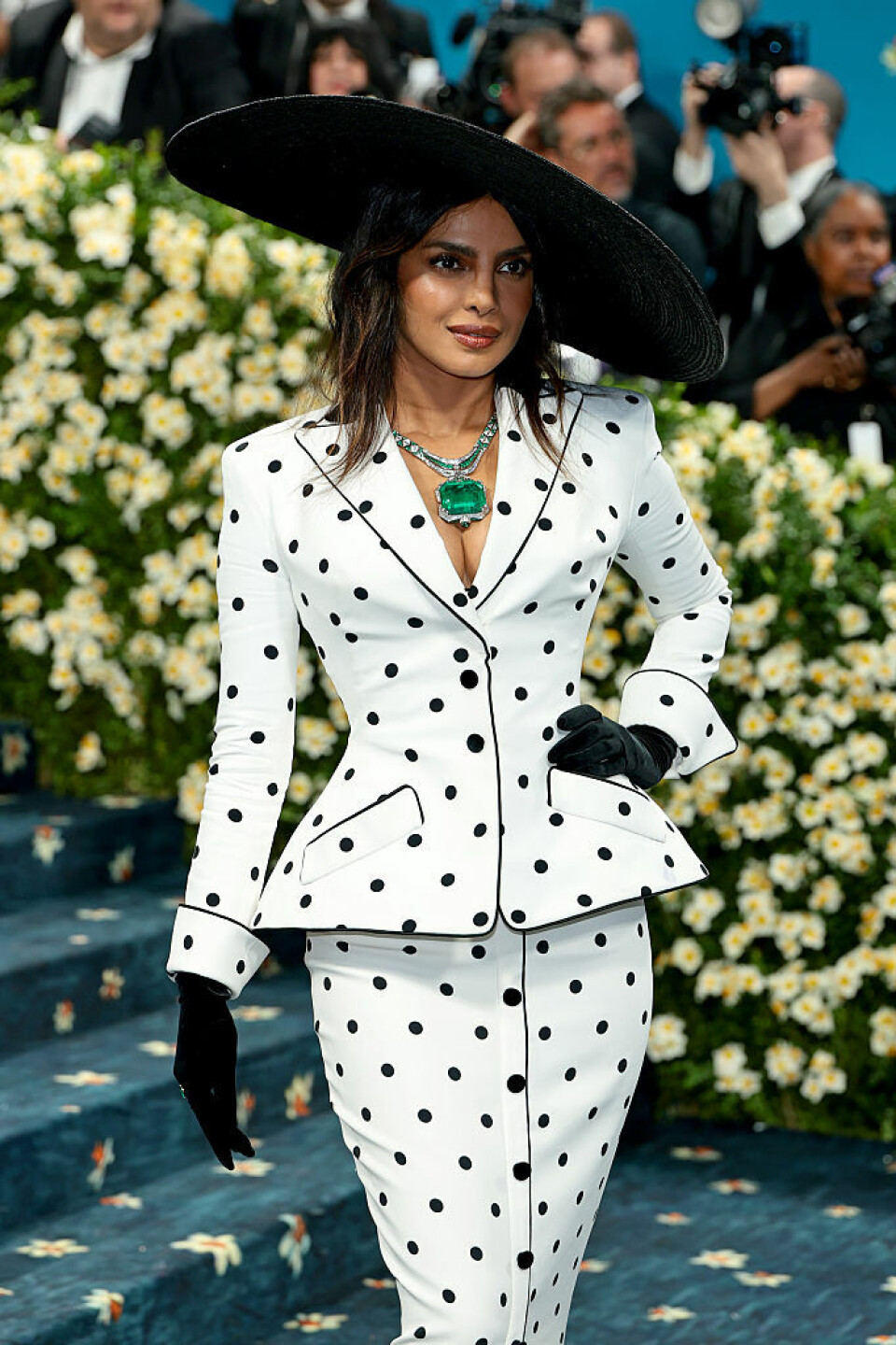 Priyanka Chopra Jonas deltok på Met-gallaen 2025, som feiret «Superfine: Tailoring Black Style», på Metropolitan Museum of Art.