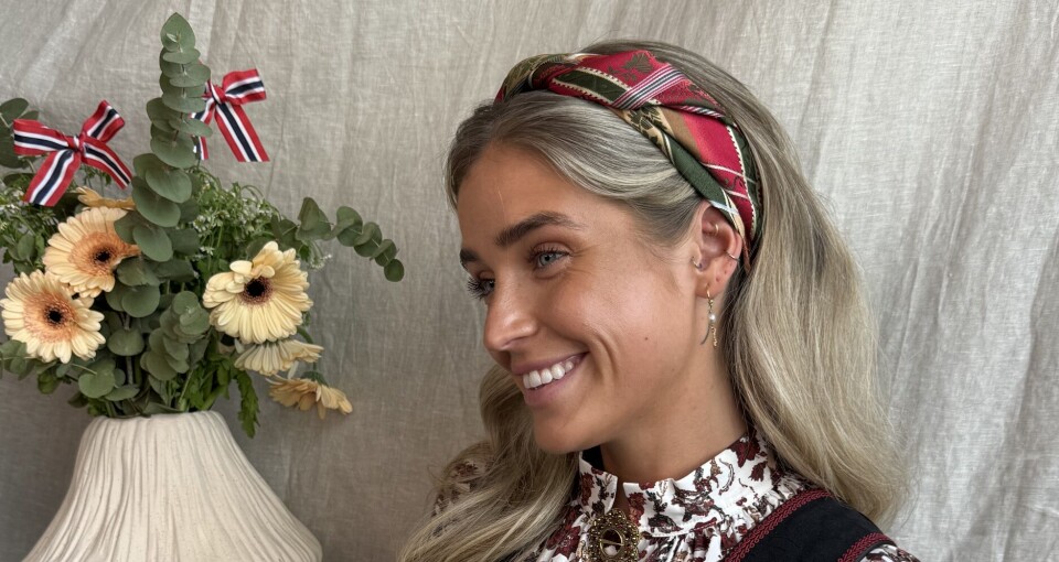 Slik knyter du silkeskjerfet til 17. mai