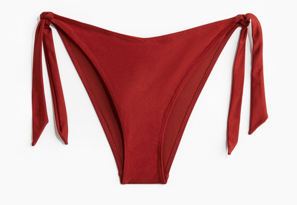 Den nye sommerkolleksjonen fra H&M vil vi pakke med oss i årets feriekoffert!