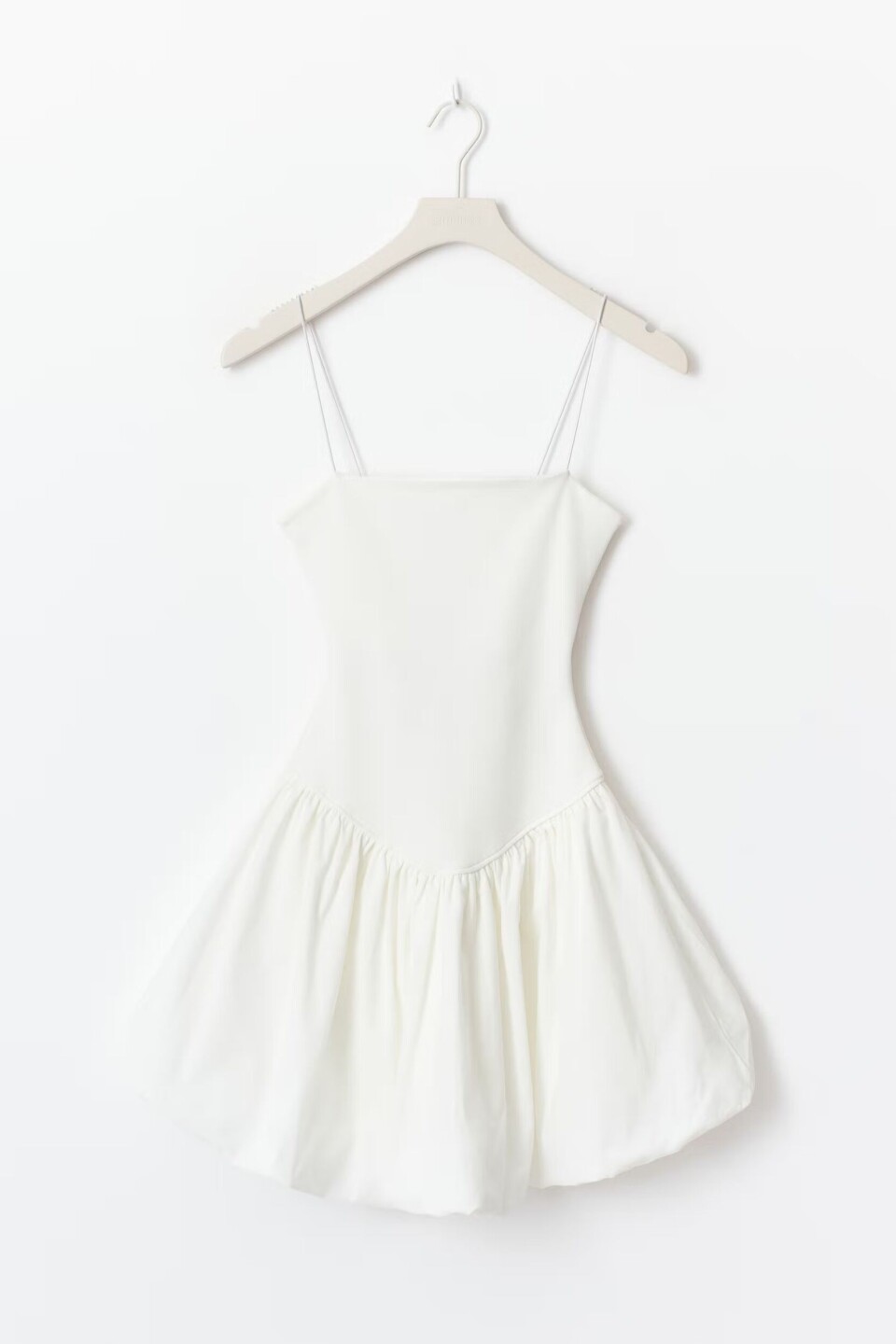 10 plagg du bør ha i årets sommergarderobe