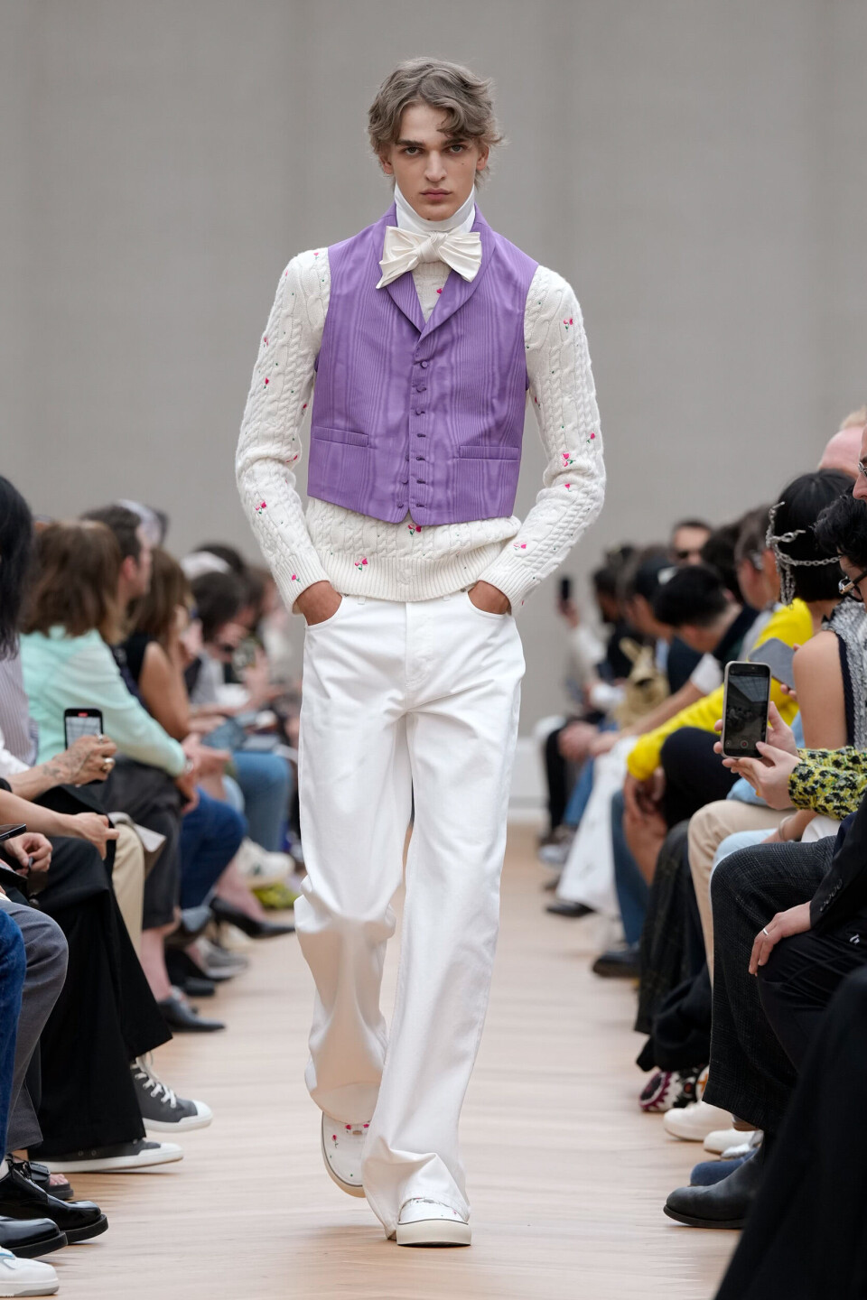 Se Jonathan Andersons første visning for Dior