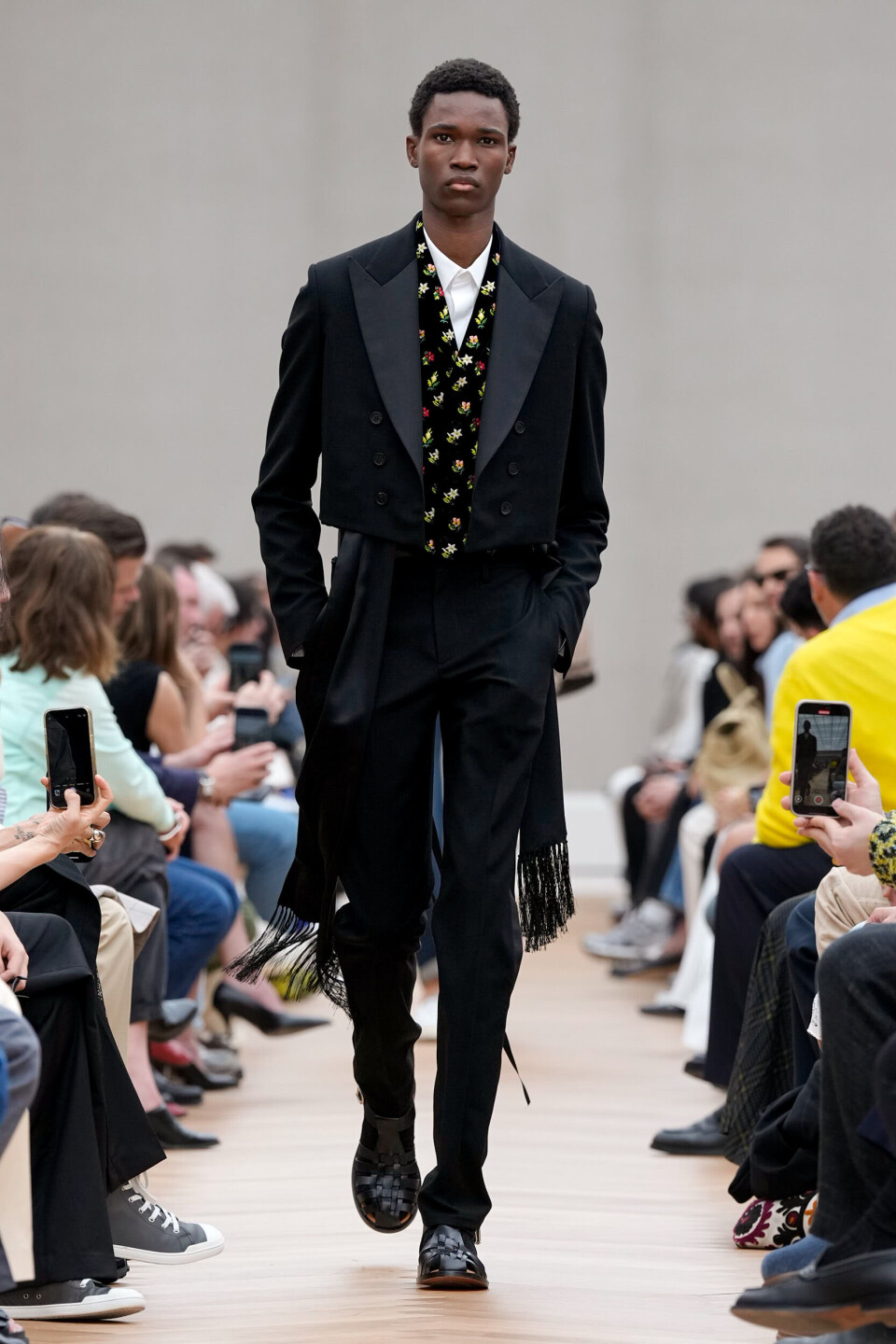 Se Jonathan Andersons første visning for Dior