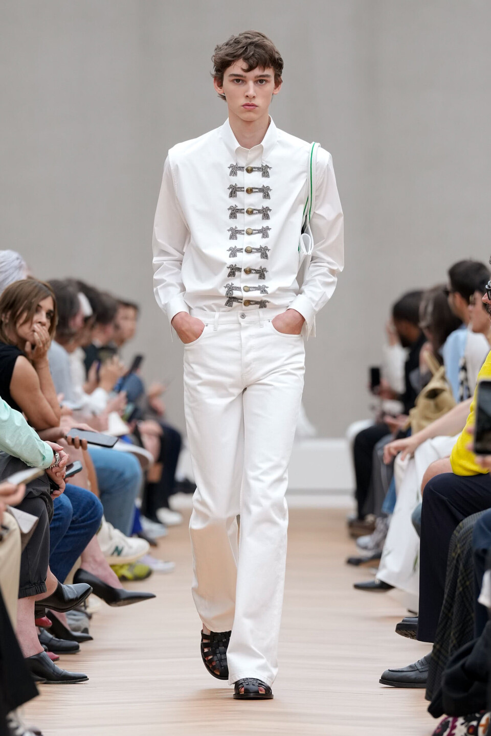 Se Jonathan Andersons første visning for Dior