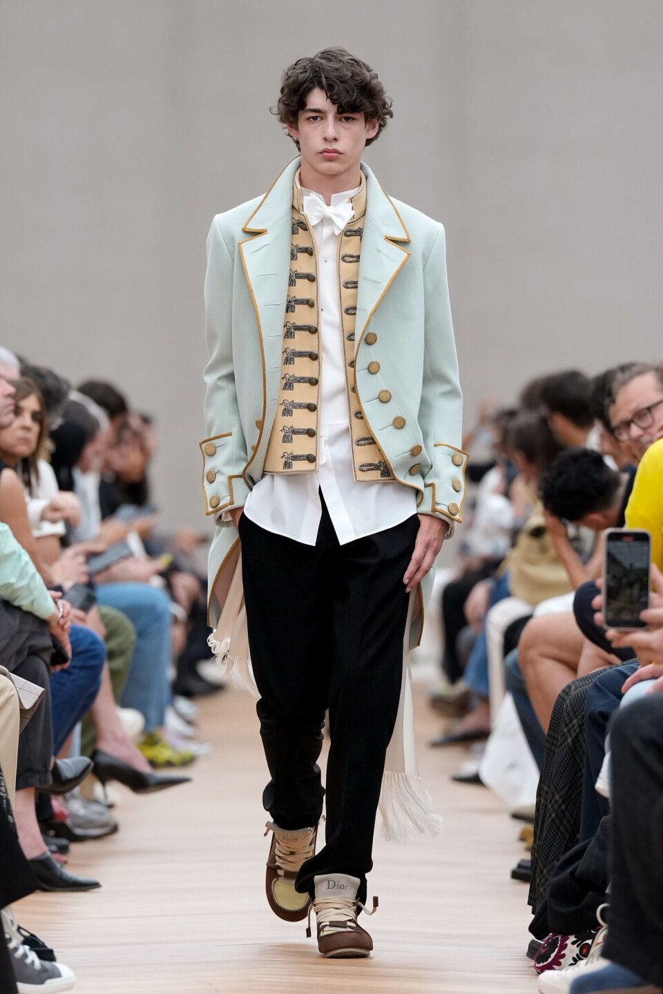 Se Jonathan Andersons første visning for Dior
