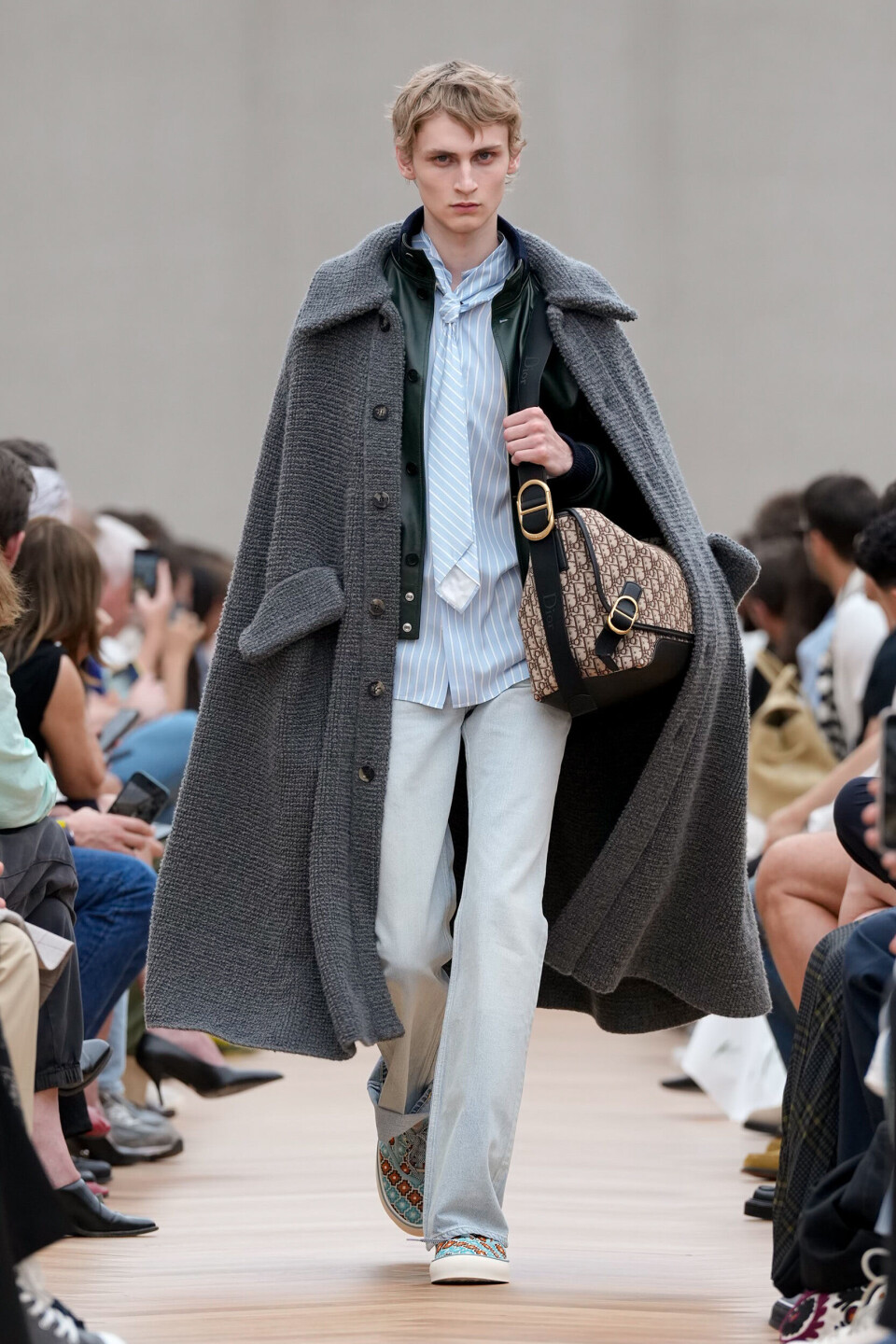 Se Jonathan Andersons første visning for Dior