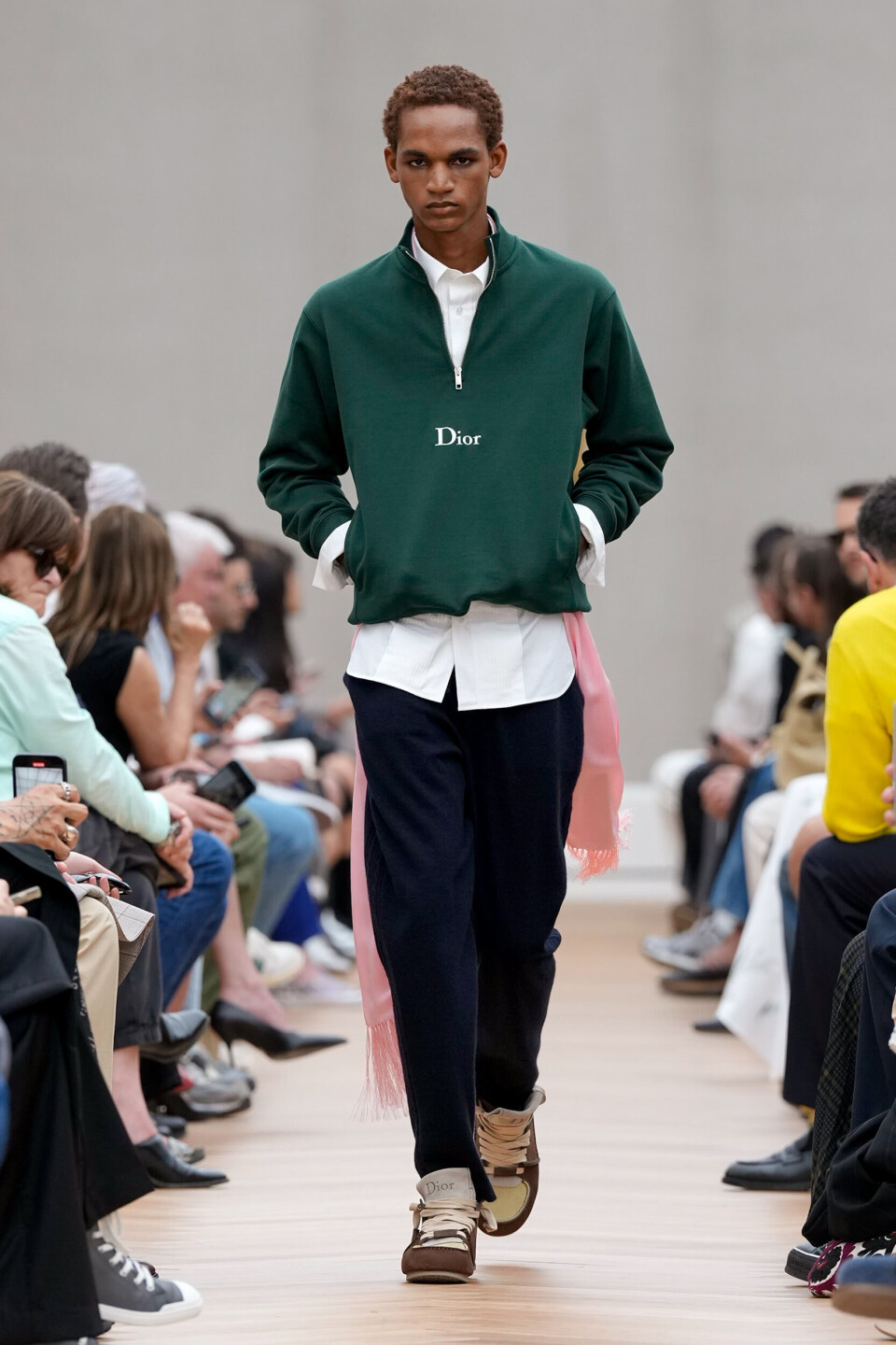 Se Jonathan Andersons første visning for Dior