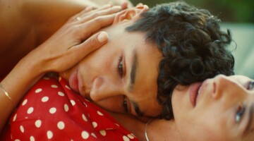 Se Pia Tjelta i intenst kjærlighetsdrama