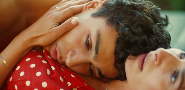 Se Pia Tjelta i intenst kjærlighetsdrama